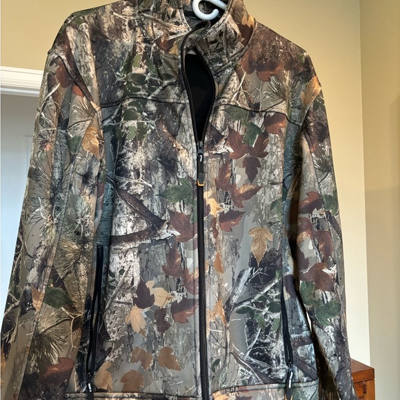 Men’s Roper softshell camouflage jacket. Size medium. - Picture 3 of 8